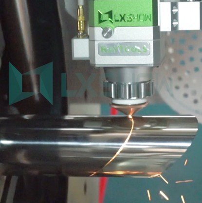 La cortadora de tubos láser CNC LX63TS corta tubos cuadrados de acero inoxidable de 1 mm